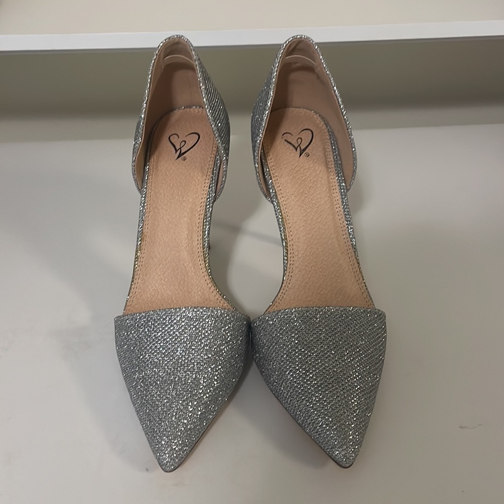 Windsor Silver Pointed Toe Heels - Size 7.5 - Picture 2 of 6